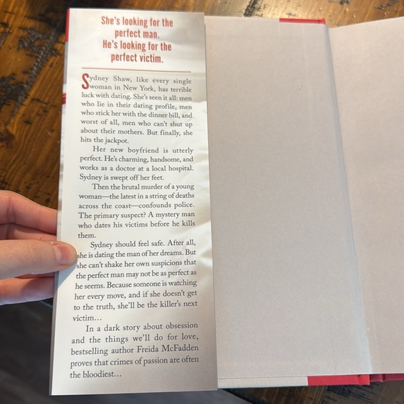 BOOK: The Boyfriend by Freida McFadden - Picture 2 of 3